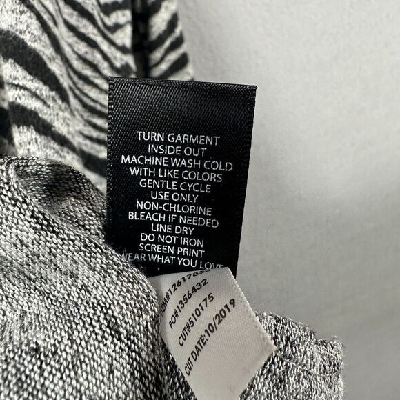 Torrid Super Soft Plush Zebra Print Black Grey Pullover Sweater 3/4 Sleeve Sz 2 - Picture 10 of 11
